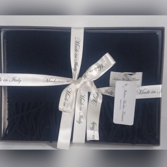 Italian Woollen Treasures Unisex Scarf 100% Cashmere Navy MADE IN ITALY - Picture 1 of 9